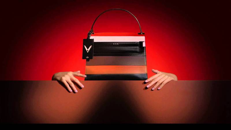 Valentino Garavani My Rockstud 包包廣告片。
